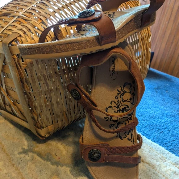 aetrex Sandals Sz 8 - Picture 5 of 5